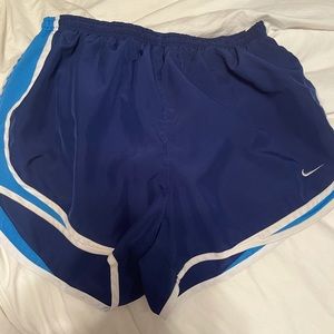 Women’s Nike shorts (lined)